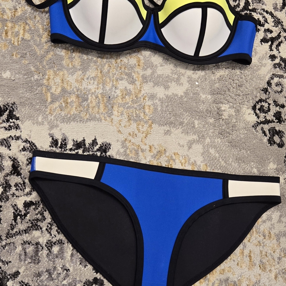 Triangl Bikini Set